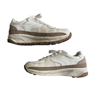 Cushionaire Women's US 6.5 Score Sneakers Memory Foam Athletic Comfort White Tan